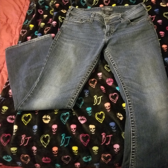 NWOT Silver Jean's, style Suki😎 great cond - Picture 3 of 4